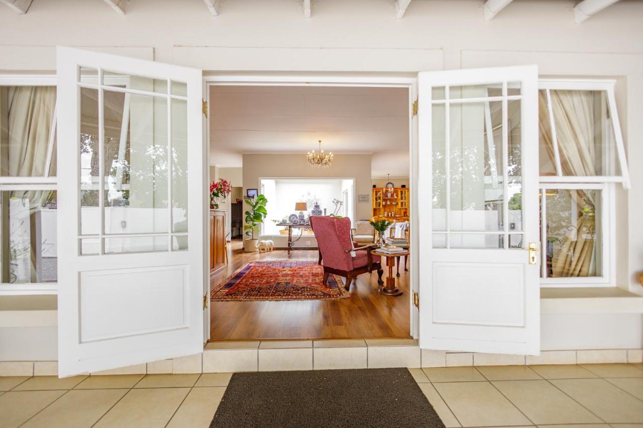 ホテル The Ashford ヨハネスブルグ エクステリア 写真