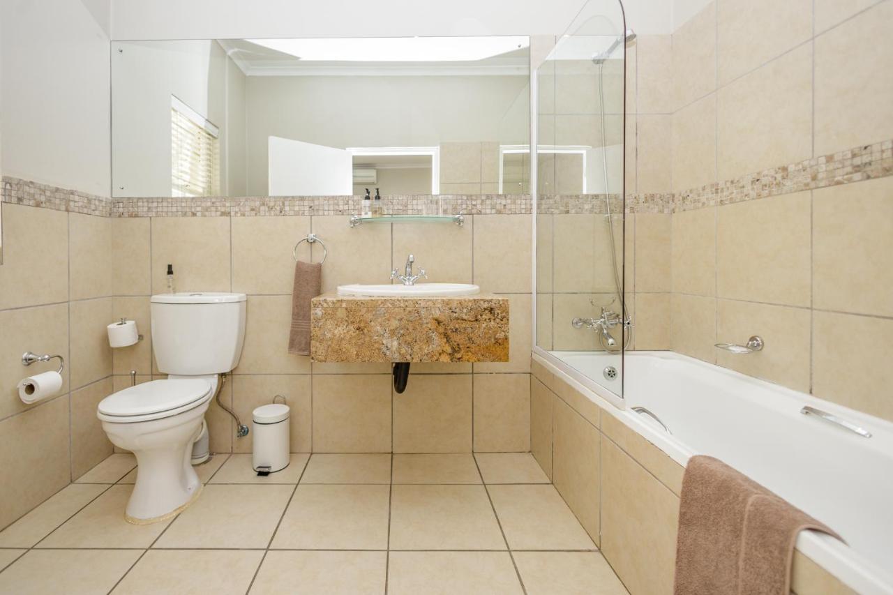 ホテル The Ashford ヨハネスブルグ エクステリア 写真